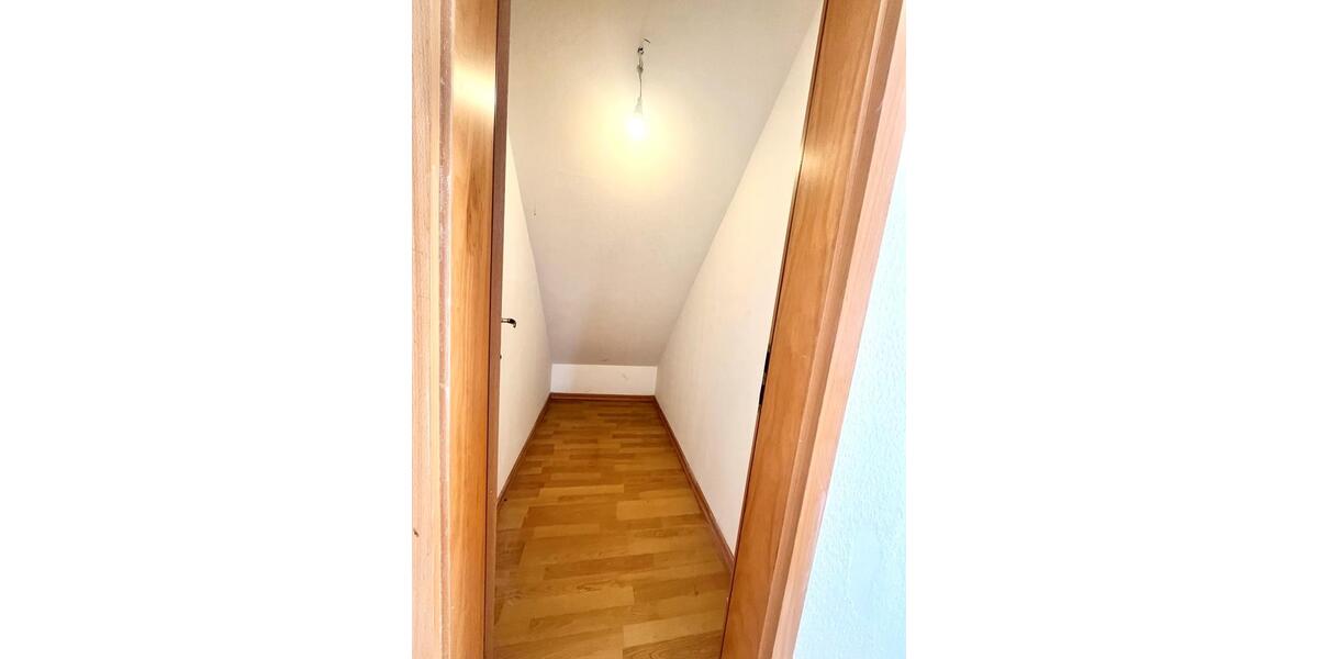Dachgeschoßwohnung Essen Stadtbezirk III - 2 Zimmer, 73 m&sup2;, 118.000&euro; | Angebot:26061703