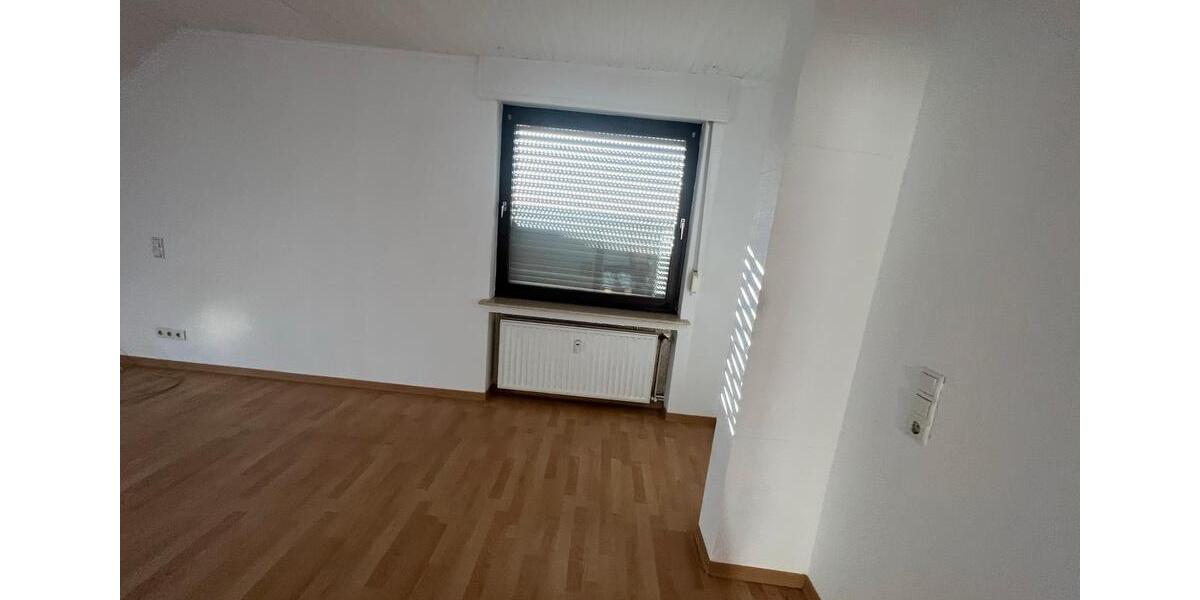 Dachgeschoßwohnung Ennepetal - 2.5 Zimmer, 100 m&sup2;, 900&euro; | Angebot:25903473