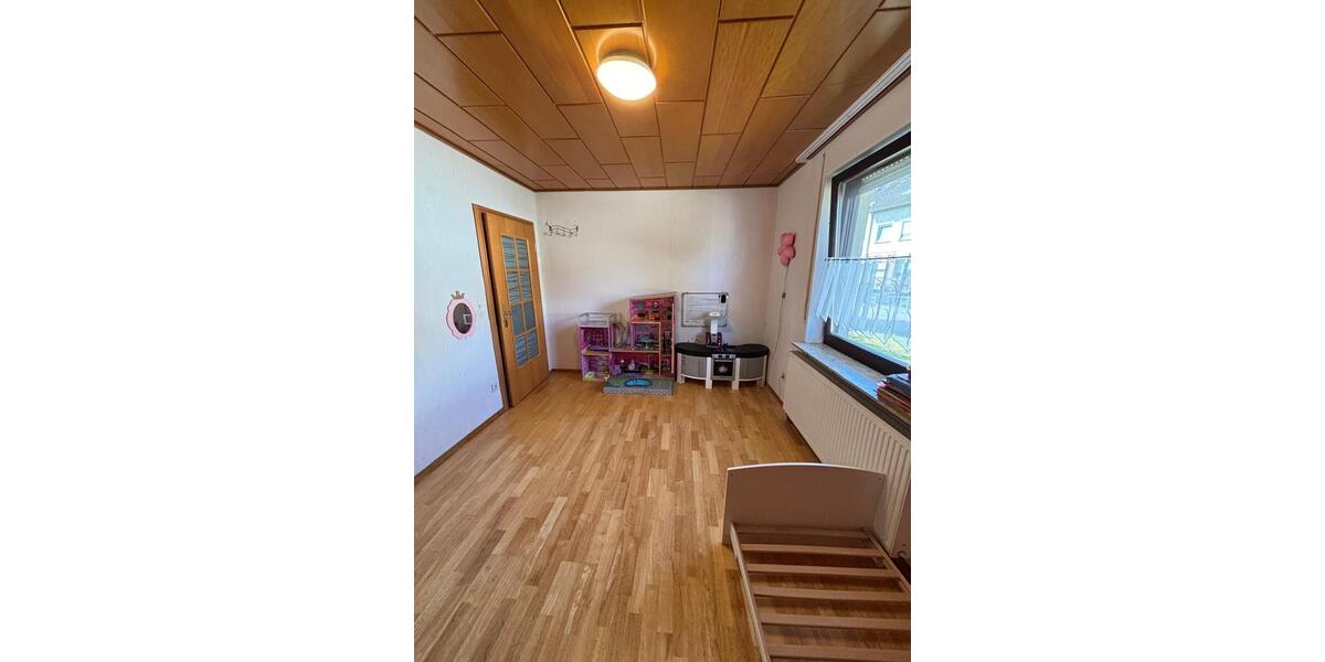 Etagenwohnung Lünen Alstedde - 8 Zimmer, 216 m&sup2;, 1.890&euro; | Angebot:26051024