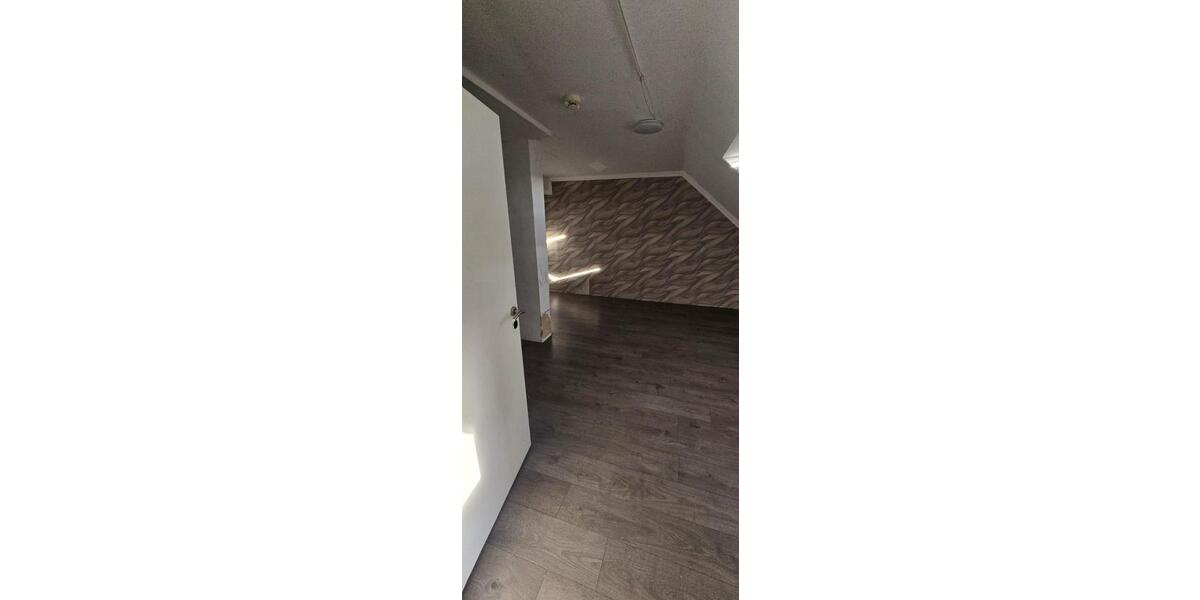 Dachgeschoßwohnung Essen Stadtbezirk V - 3 Zimmer, 85 m&sup2;, 616&euro; | Angebot:25782995