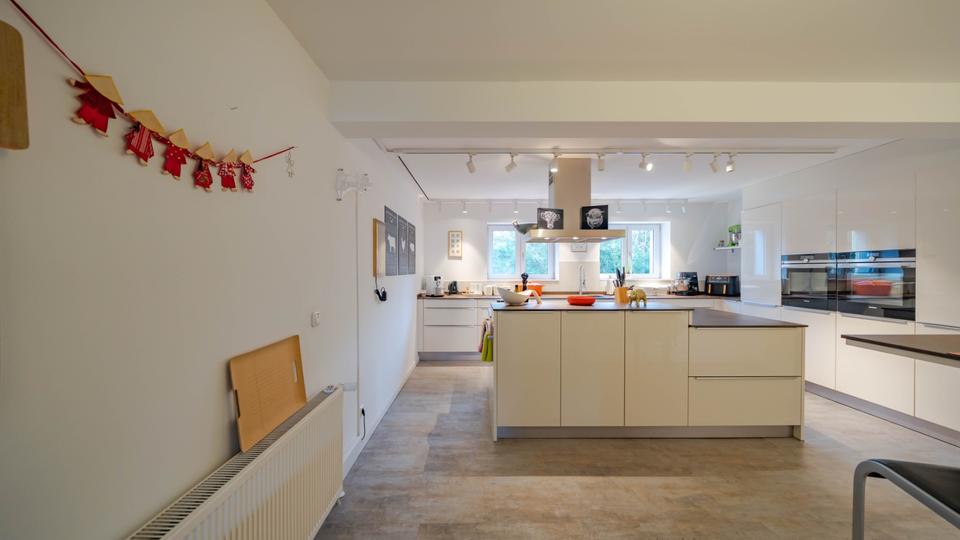 Reihenhaus Essen Stadtbezirk VIII - 4 Zimmer, 270 m&sup2;, 750.000&euro; | Angebot:26122103