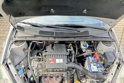Toyota Yaris 147.000 km 3.700 &euro; bochum 44803