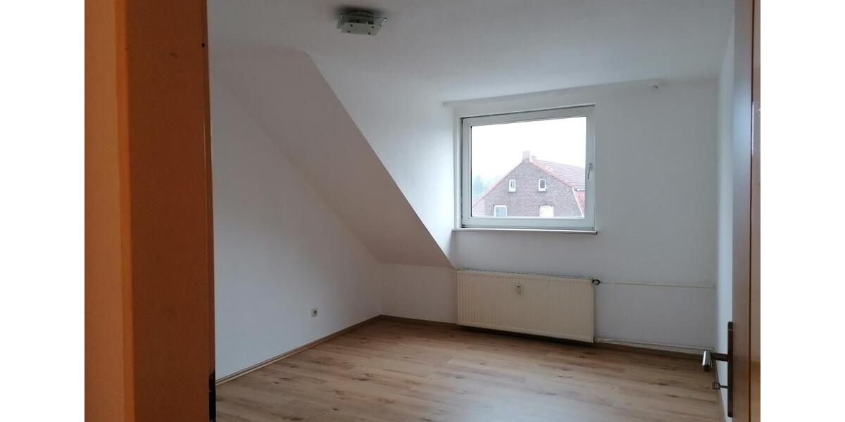 Dachgeschoßwohnung Gelsenkirchen - 3.5 Zimmer, 66 m&sup2;, 430&euro; | Angebot:25839834