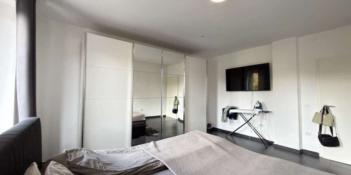 Modernisiertes 3-Parteienhaus mit Maisonette und Gartenanteil nahe Centro - Mehrfamilienhaus, Wohnhaus Oberhausen Osterfeld | Angebot:26041244