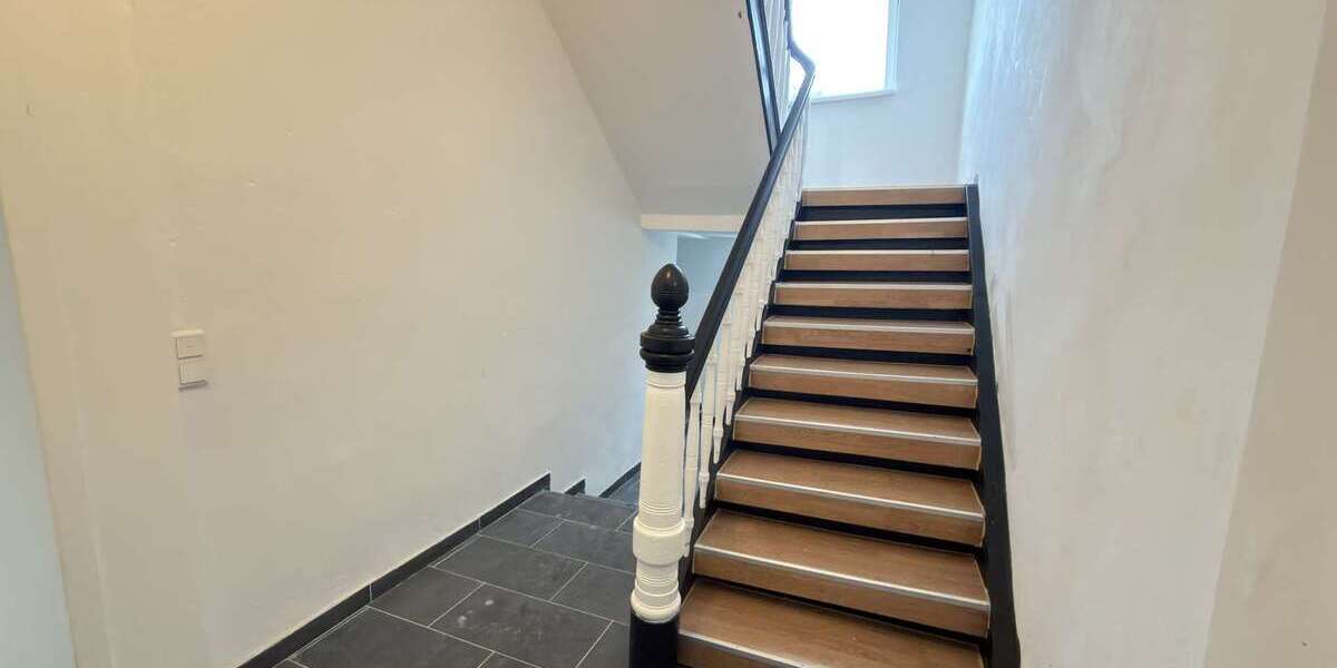 Exklusives Investment: Kernsaniertes Mehrfamilienhaus mit Balkon und Terrasse - Mehrfamilienhaus, Wohnhaus Gelsenkirchen Gelsenkirchen-West | Angebot:25751689