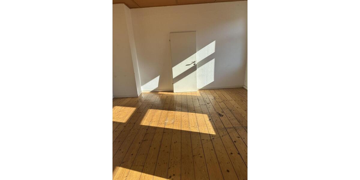 Dachgeschoßwohnung Schwerte - 3 Zimmer, 75 m&sup2;, 550&euro; | Angebot:25650428