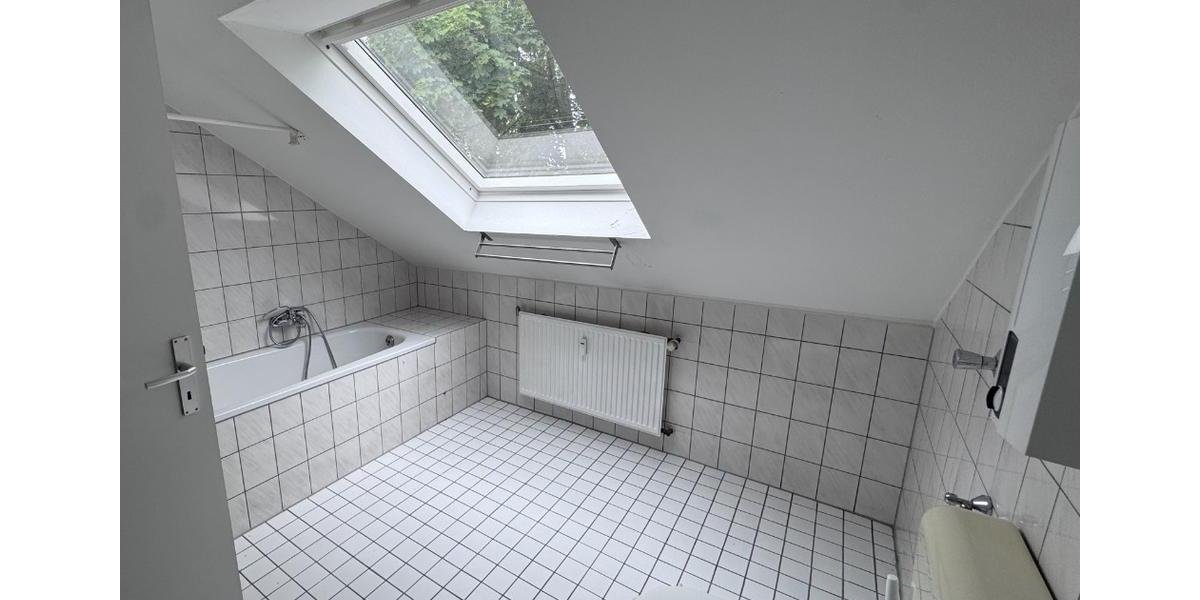 Dachgeschoßwohnung Herne Wanne-Bickern - 2.5 Zimmer, 72 m&sup2;, 470&euro; | Angebot:26704887