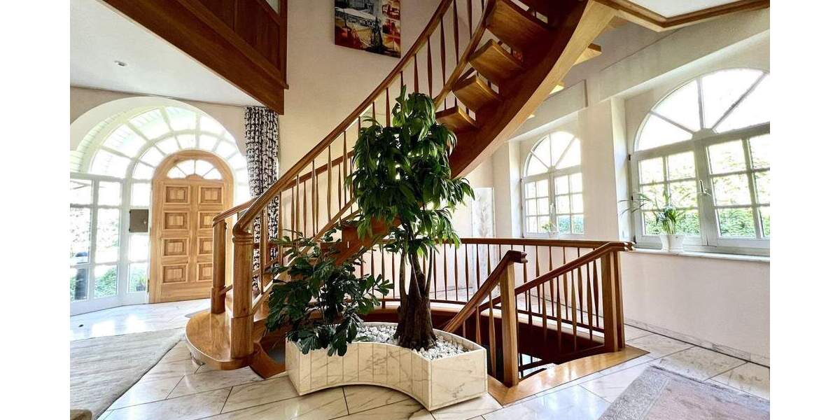 Einfamilienhaus Gladbeck Mitte - 9 Zimmer, 307 m&sup2;, 930.000&euro; | Angebot:25670854