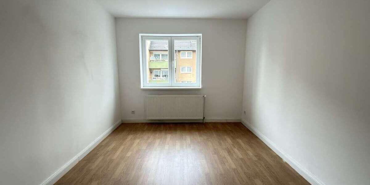 Exklusives Investment: Kernsaniertes Mehrfamilienhaus mit Balkon und Terrasse - Mehrfamilienhaus, Wohnhaus Gelsenkirchen Gelsenkirchen-West | Angebot:25751689