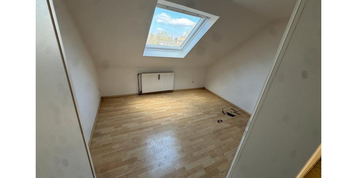 Dachgeschoßwohnung Gelsenkirchen Gelsenkirchen-West - 3.5 Zimmer, 85 m&sup2;, 515&euro; | Angebot:25918028