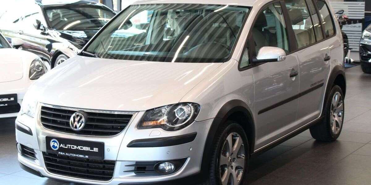 VW Touran 143.200 km 9.390 &euro; Bergkamen 59192