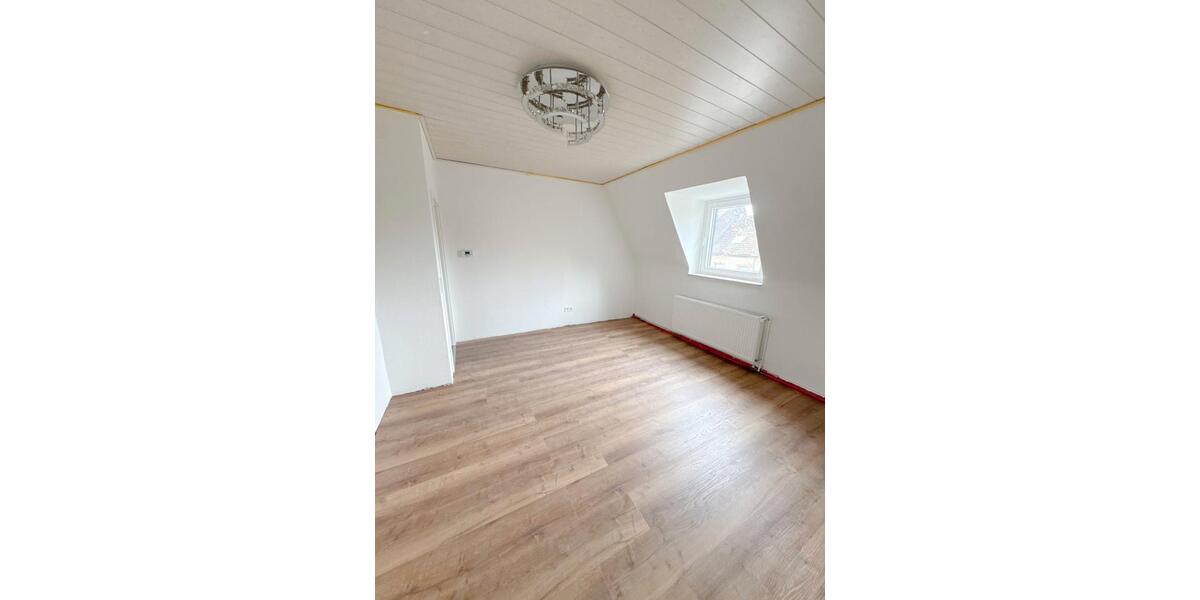 Dachgeschoßwohnung Dortmund Hörde - 3 Zimmer, 75 m&sup2;, 900&euro; | Angebot:26007013