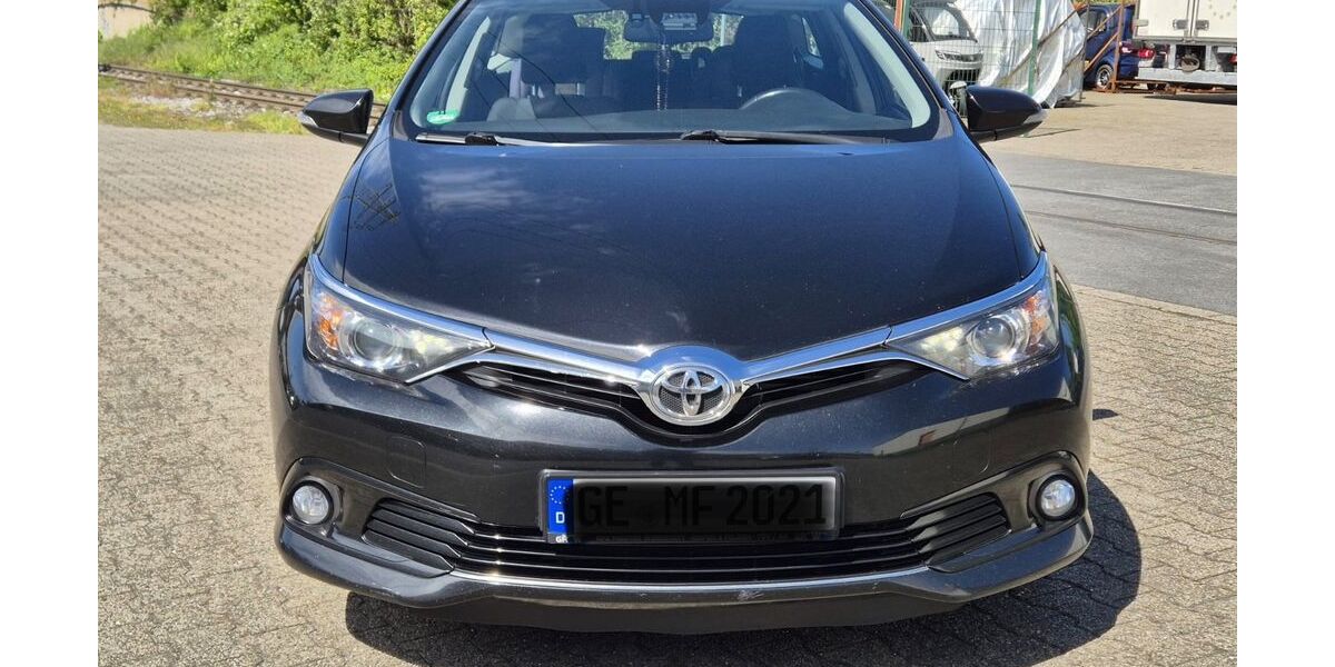 Toyota Auris 177.300 km 7.450 &euro; Gelsenkirchen 45881