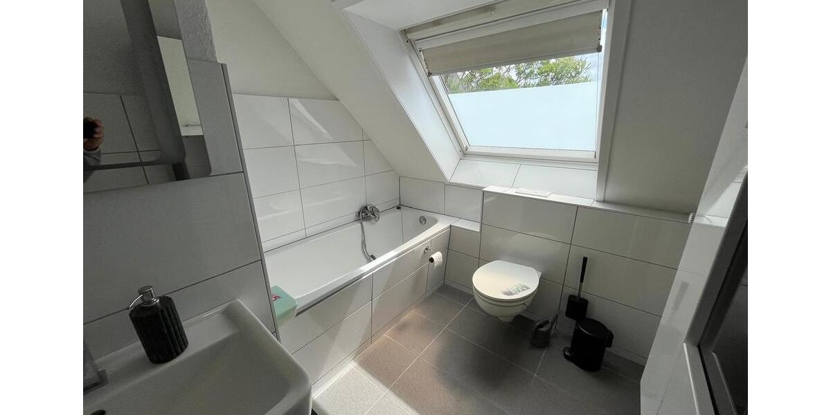 Dachgeschoßwohnung Essen Huttrop - 3 Zimmer, 88 m&sup2;, 660&euro; | Angebot:26662663