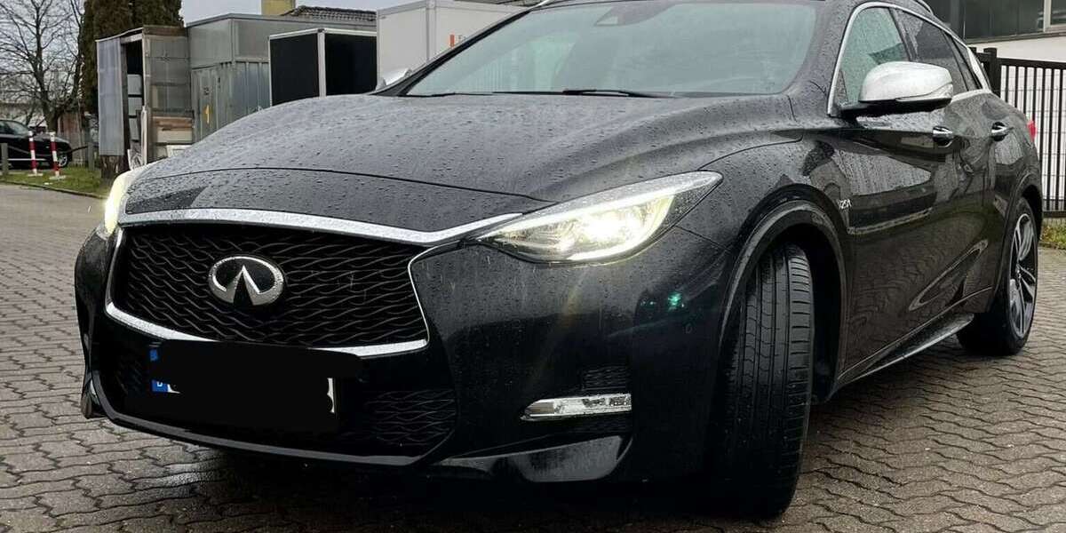 INFINITI Q30 74.000 km 12.400 &euro; Nordkirchen 59394