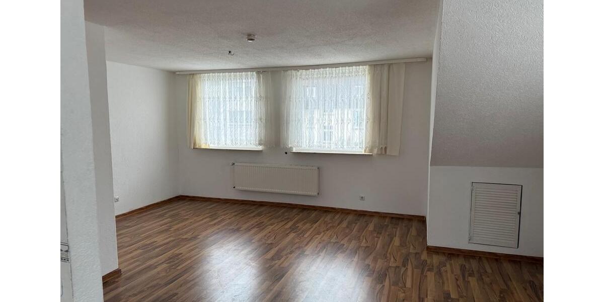 Dachgeschoßwohnung Essen Stadtbezirk III - 4 Zimmer, 82 m&sup2;, 920&euro; | Angebot:25222612