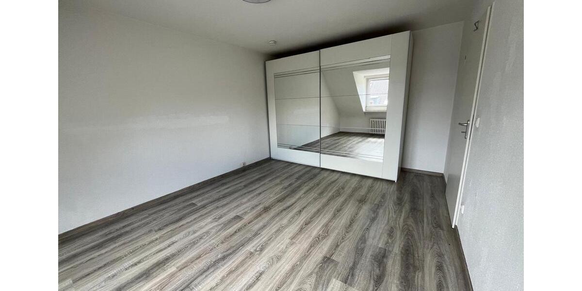 Dachgeschoßwohnung Essen Huttrop - 3 Zimmer, 88 m&sup2;, 660&euro; | Angebot:26662663