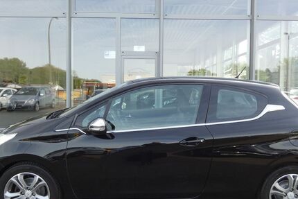 Peugeot 208 115.000 km 4.100 &euro; Bergkamen 59192
