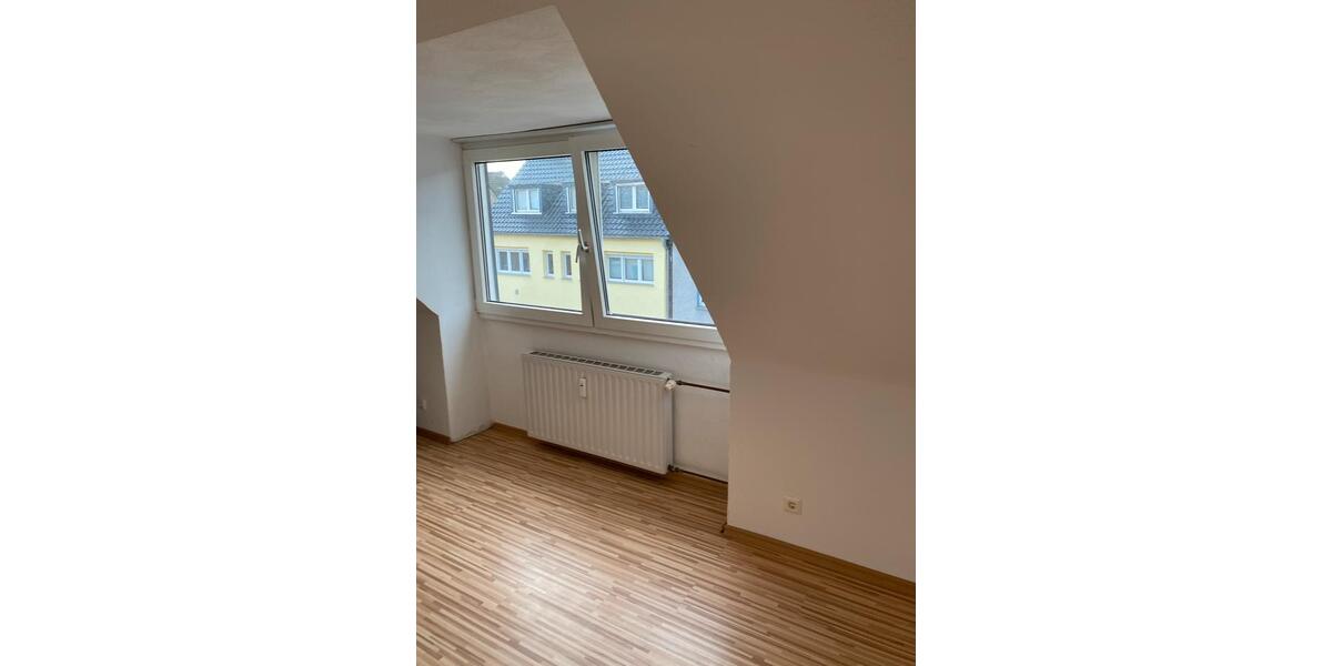 Dachgeschoßwohnung Essen Stadtbezirk III - 2.5 Zimmer, 43 m&sup2;, 680&euro; | Angebot:25545178