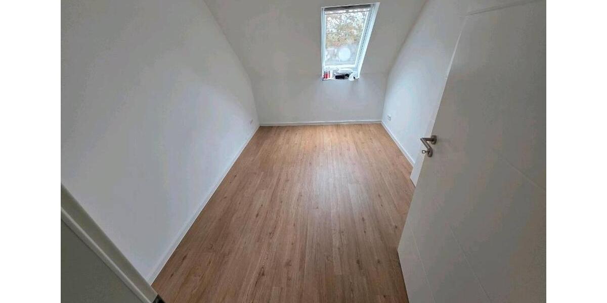 Dachgeschoßwohnung Hagen Hagen-Mitte - 4 Zimmer, 77 m&sup2;, 1.100&euro; | Angebot:26048079