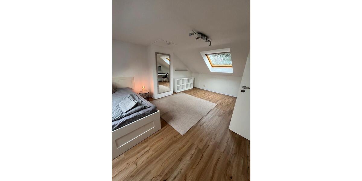 Dachgeschoßwohnung Essen Stadtbezirk II - 2.5 Zimmer, 55 m&sup2;, 890&euro; | Angebot:26007077