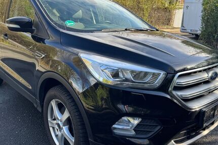 Ford Kuga 109.000 km 9.300 &euro; Essen 45147