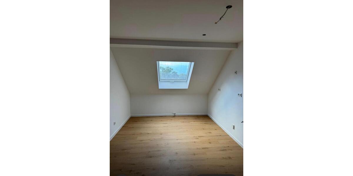 Dachgeschoßwohnung Gelsenkirchen Gelsenkirchen-Mitte - 1 Zimmer, 105 m&sup2;, 1.100&euro; | Angebot:25917231