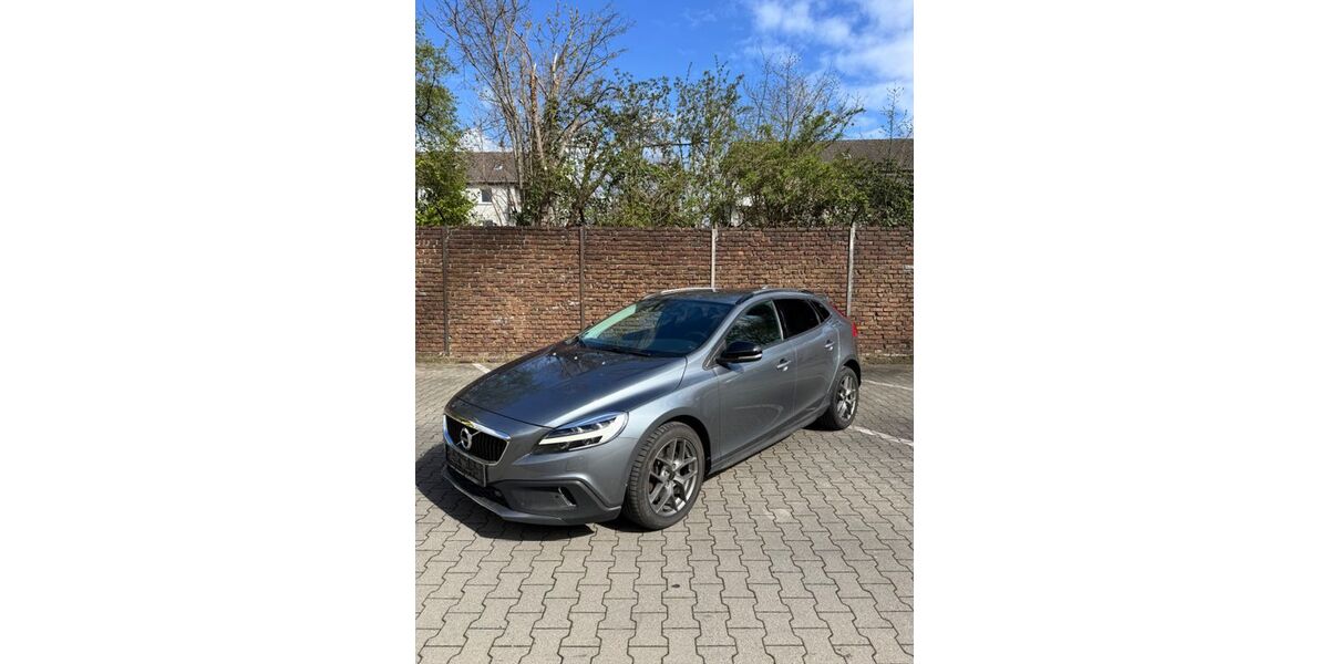 Volvo V40 Cross Country 127.000 km 14.990 &euro; Essen 45314