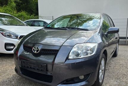 Toyota Auris 124.000 km 6.500 &euro; Essen 45144
