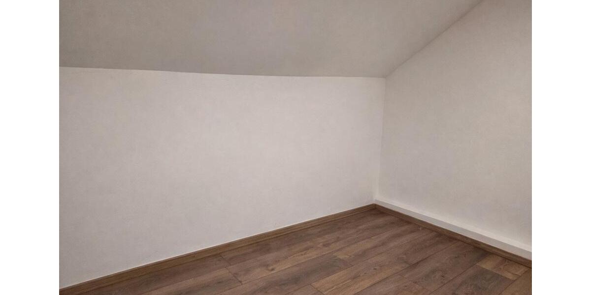 Dachgeschoßwohnung Essen Stadtbezirk VIII - 3 Zimmer, 85 m&sup2;, 950&euro; | Angebot:26638437