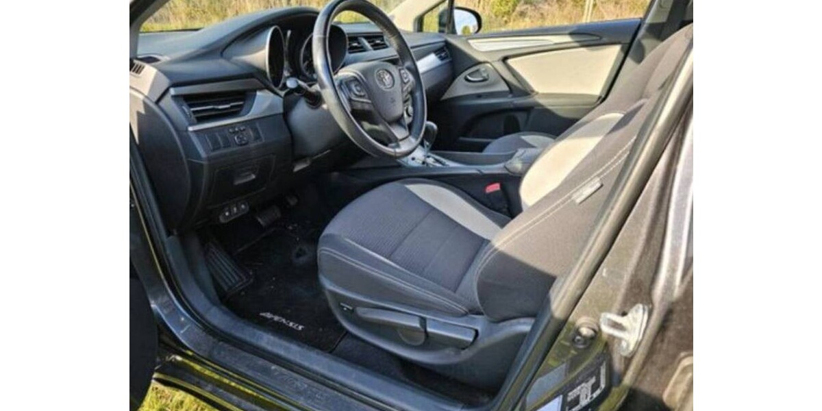 Toyota Avensis 195.000 km 7.900 &euro; Essen 45121