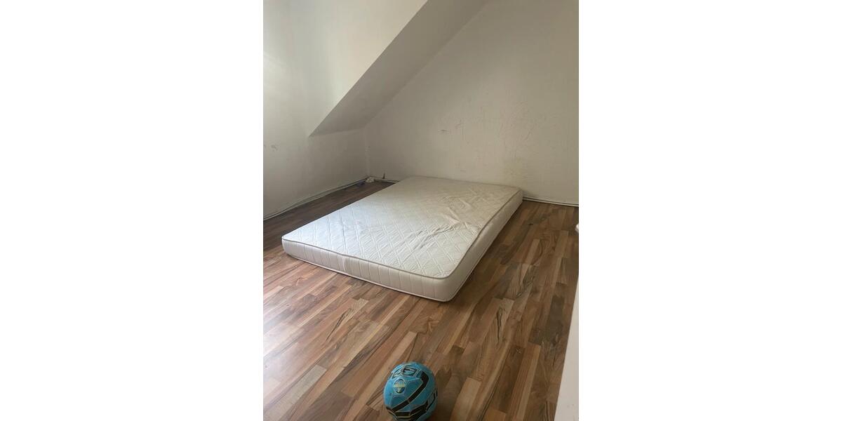 Dachgeschoßwohnung Gelsenkirchen Gelsenkirchen-Mitte - 3 Zimmer, 85 m&sup2;, 1.000&euro; | Angebot:26702230
