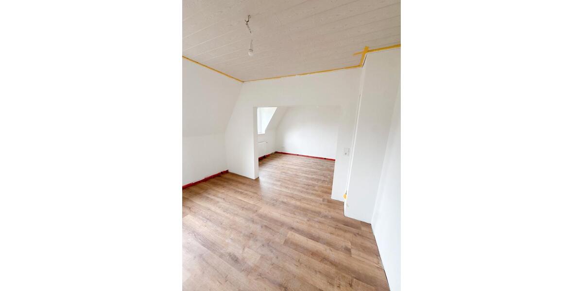 Dachgeschoßwohnung Dortmund Hörde - 3 Zimmer, 75 m&sup2;, 900&euro; | Angebot:26007013