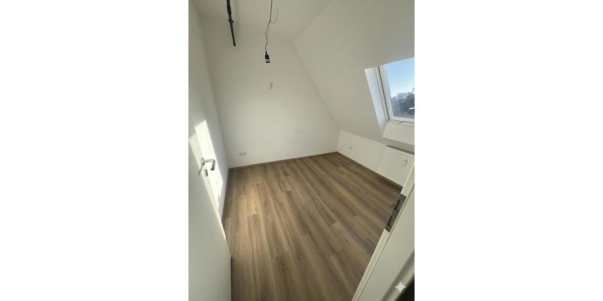 Dachgeschoßwohnung Essen Südviertel - 2.5 Zimmer, 35 m&sup2;, 550&euro; | Angebot:25916581