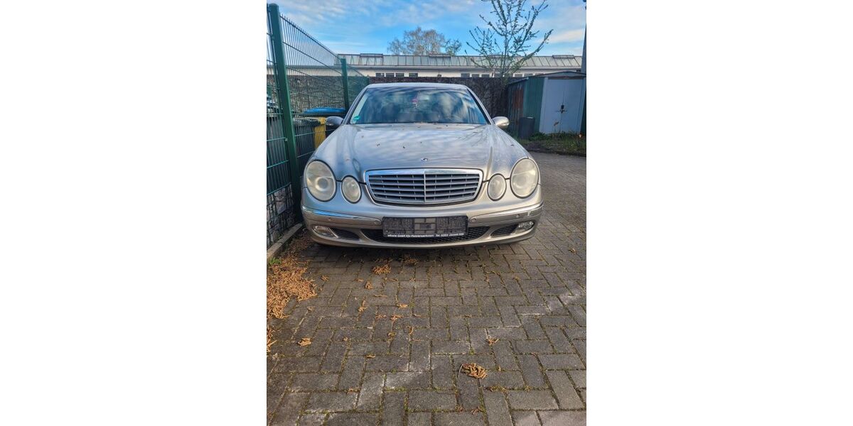 Mercedes-Benz E 220 208.000 km 2.989 &euro; Bottrop 46240