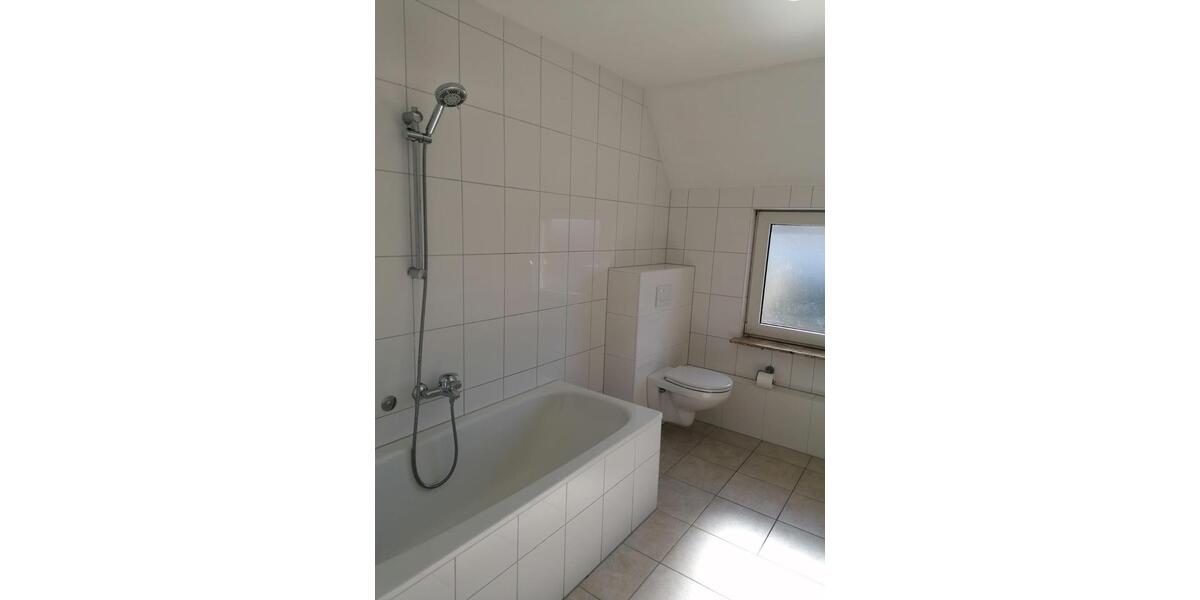 Etagenwohnung Kamen - 6 Zimmer, 142 m&sup2;, 1.250&euro; | Angebot:25393040