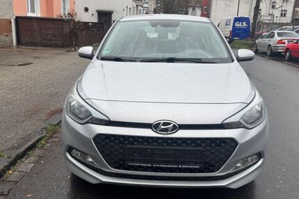 Hyundai i20 126.000 km 6.799 &euro; Gelsenkirchen 45879