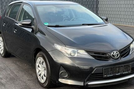 Toyota Auris 99.987 km 8.650 &euro; Dortmund 44149