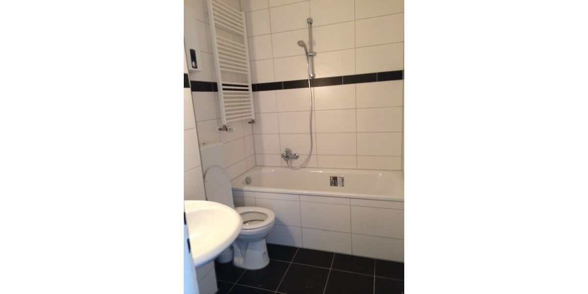 Provisionsfrei* Mehrfamilienhaus mit 4 Garagen in guter Lage - Mehrfamilienhaus, Wohnhaus Essen Stadtbezirk VIII | Angebot:25999211