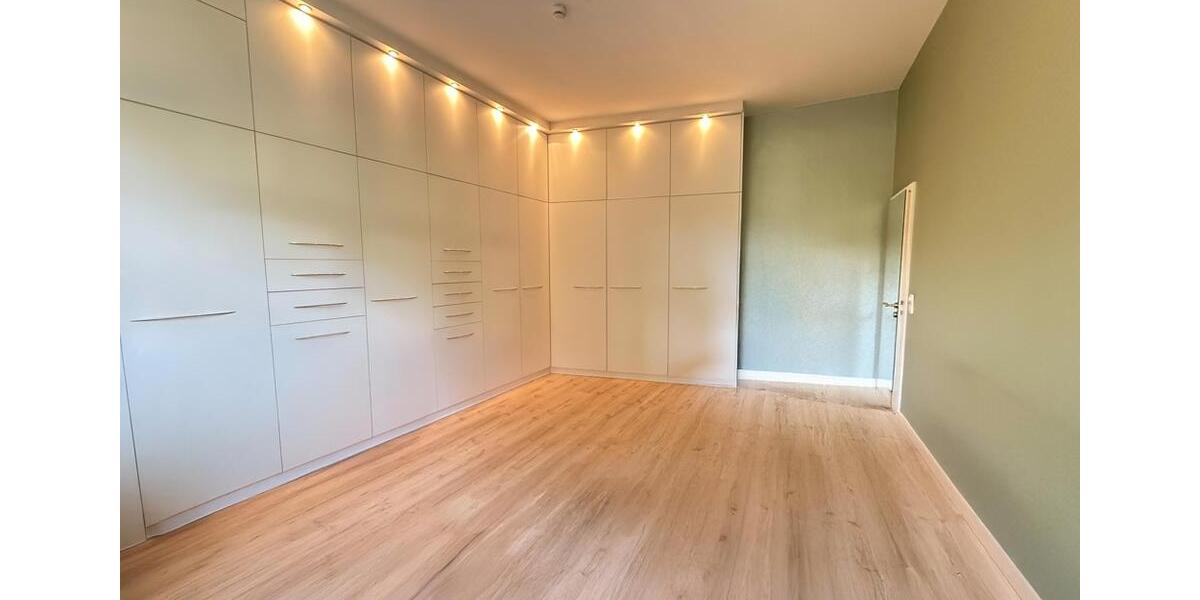 Villa Gelsenkirchen Buer - 12 Zimmer, 310 m&sup2;, 3.200&euro; | Angebot:22985202