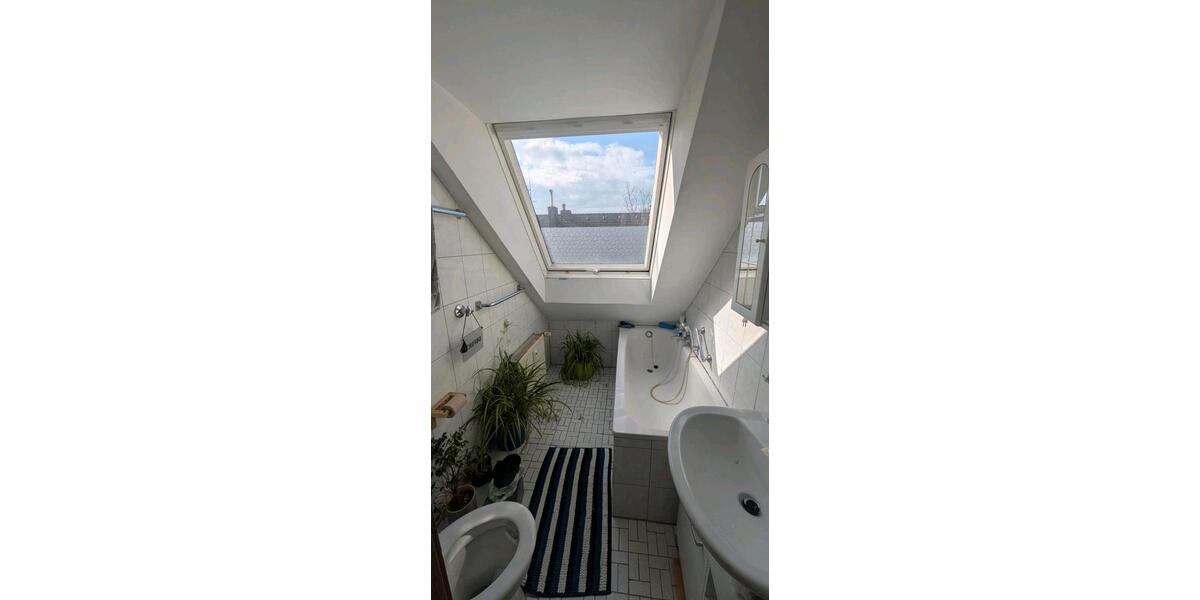 Dachgeschoßwohnung Essen Huttrop - 2 Zimmer, 54 m&sup2;, 465&euro; | Angebot:25439073