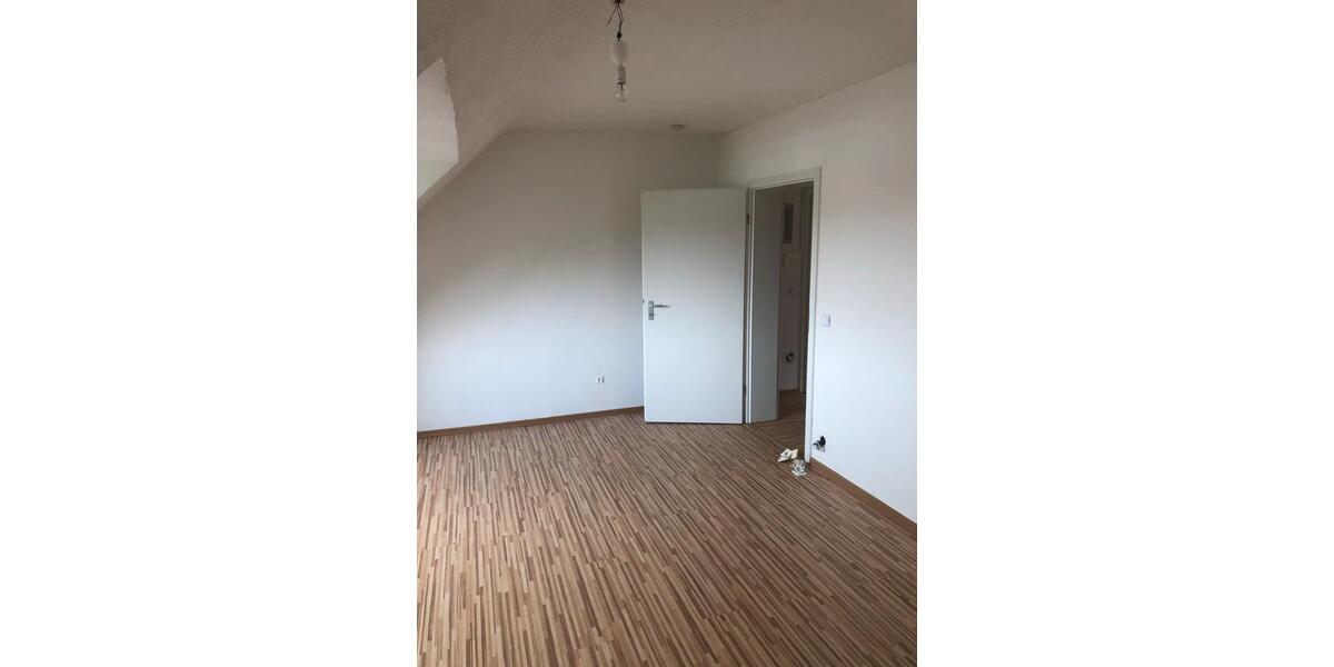 Dachgeschoßwohnung Essen Stadtbezirk III - 2.5 Zimmer, 43 m&sup2;, 680&euro; | Angebot:25545178