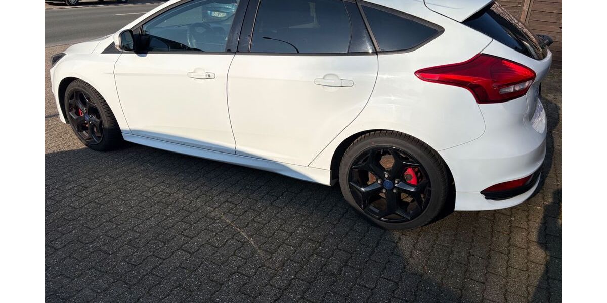 Ford Focus 86.900 km 16.900 &euro; Bottrop 46240