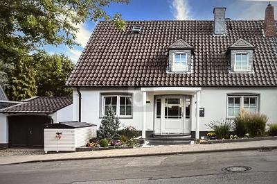 LUXURIÖSES TRAUMHAUS MIT POOL - Haus Essen Stadtbezirk II | Angebot:26742049