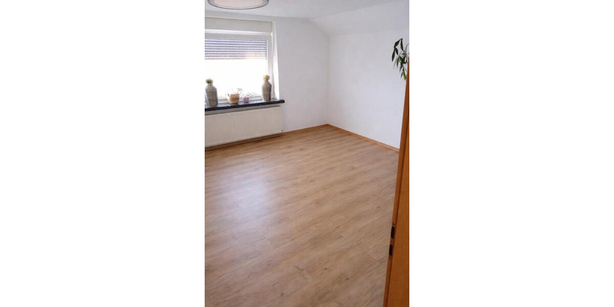 Dachgeschoßwohnung Ennepetal - 4 Zimmer, 86 m&sup2;, 750&euro; | Angebot:26048086