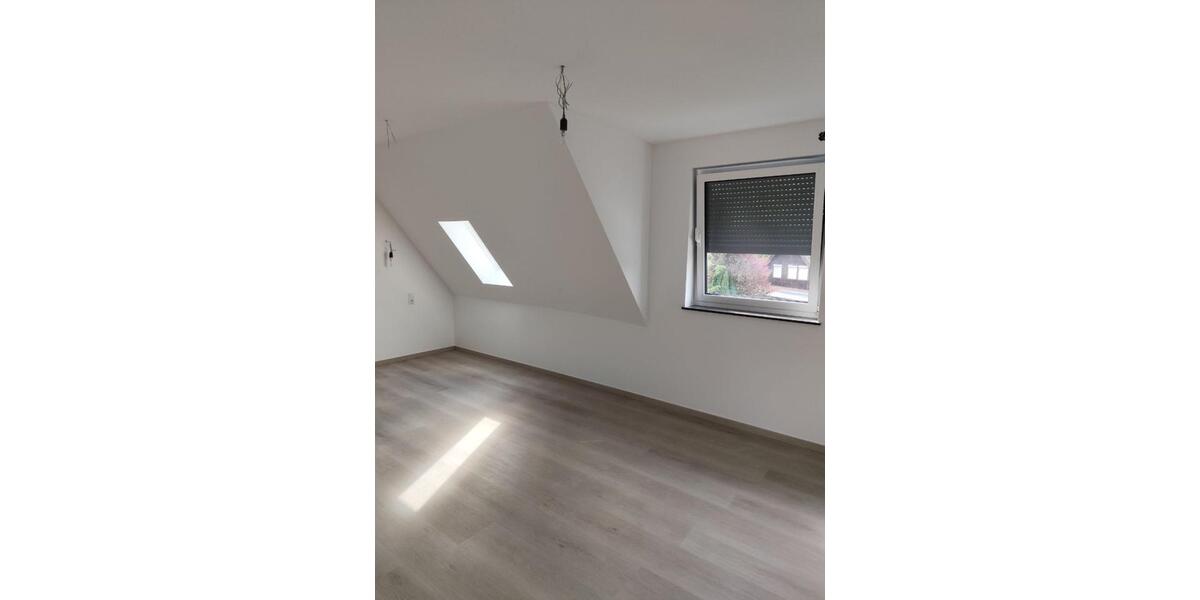 Doppelhaushälfte Essen Stadtbezirk VIII - 5.5 Zimmer, 134 m&sup2;, 2.300&euro; | Angebot:24130141