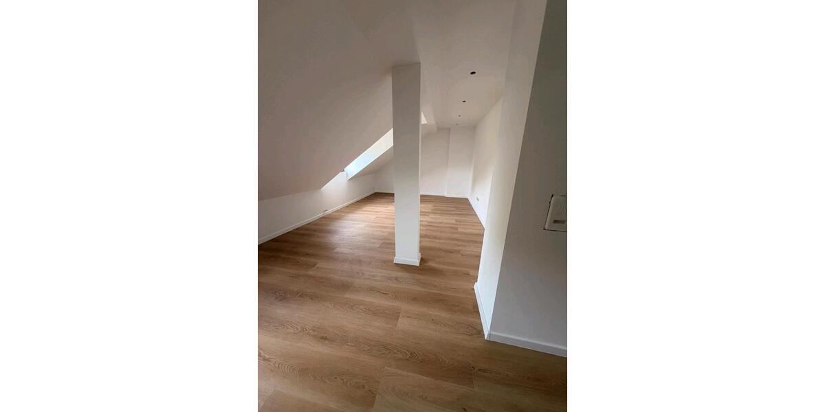 Dachgeschoßwohnung Essen Stadtbezirk V - 2 Zimmer, 74 m&sup2;, 900&euro; | Angebot:26704139