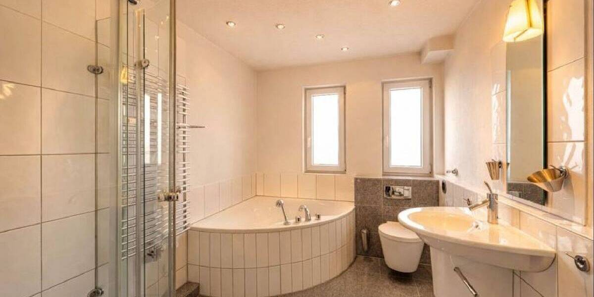 Etagenwohnung Bochum Stiepel - 3 Zimmer, 101 m&sup2;, 359.000&euro; | Angebot:26027520