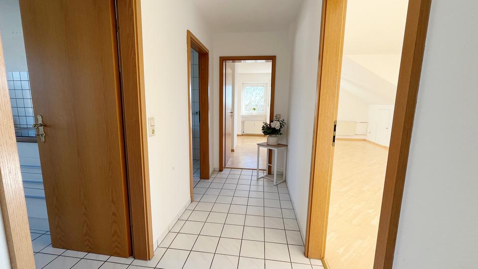 Dachgeschoßwohnung Schwerte - 2 Zimmer, 80 m&sup2;, 700&euro; | Angebot:25439705