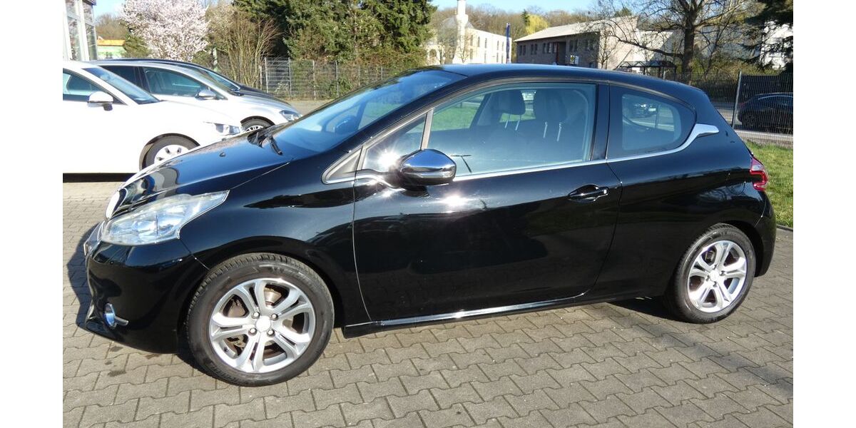 Peugeot 208 115.000 km 4.990 &euro; Bergkamen 59192